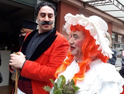 Στους δρόμους τα "Μπουλούκια" - Έστησαν παραδοσιακό γάμο (ΕΙΚΟΝΕΣ)
