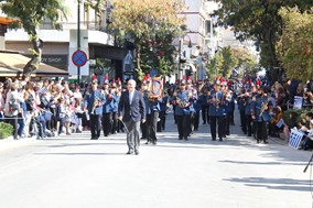 Πλήθος κόσμου είδε την παρέλαση της 28ης Οκτωβρίου στη Λάρισα