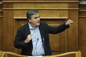 Ανέβηκαν οι τόνοι στη Βουλή: Ο Τσακαλώτος αποκάλεσε "ξεφτίλα" τον Κέλλα! (VIDEO)