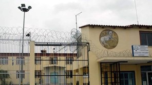 Συμπλοκή με μαχαίρωμα κρατουμένου στις φυλακές Λάρισας