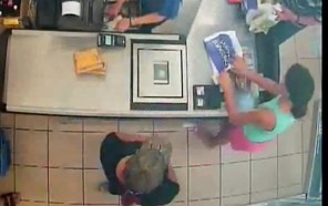 Της έκλεψε το πορτοφόλι στο ταμείο κεντρικού σούπερ μάρκετ της Λάρισας (Εικόνες)