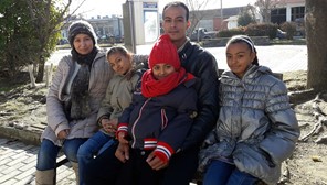 Από τη Συρία στο Κουτσόχερο: Μία οικογένεια προσφύγων διηγείται το μαρτυρικό ταξίδι της