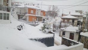 Μέχρι 40 πόντους το χιόνι στη Μελοιβία Αγιάς (Εικόνες)