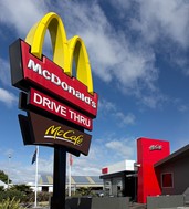 Το πρώτο Drive Thru στην επαρχία ετοιμάζει η MacDonald’s στη Λάρισα