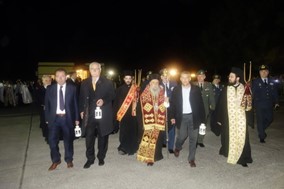 Έφτασε το Άγιο Φως στη Λάρισα για την Ανάσταση (Βίντεο)