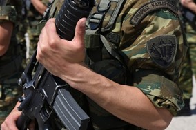 Μυστήριο με λαθρεμπόριο όπλων από Έλληνα στρατιωτικό που υπηρετεί στην Λάρισα (video)