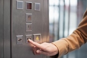 Λάρισα: Κλείδωσαν το ασανσέρ σε όσους χρωστούν κοινόχρηστα