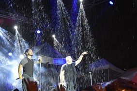 Η βροχή διέκοψε τη συναυλία Ρέμου – Αργυρού στο ARENA – Θα επαναληφθεί σήμερα