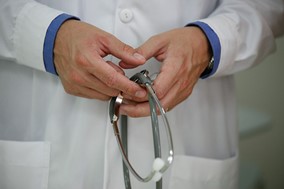 Πρόσληψη 4 συμβασιούχων γιατρών στο Δήμο Λαρισαίων