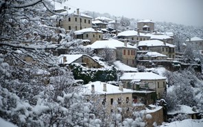 Τσουχτερό κρύο και χιόνια στα ορεινά της Θεσσαλίας μέχρι την Πρωτοχρονιά