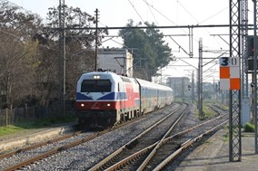 Ακινητοποίηση τρένου στη Λάρισα για περισσότερες από έξι ώρες