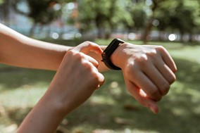 Ένα Smartwatch που σας Κάνει να Περπατάτε