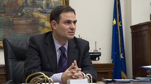 Ο Φίλιππος Σαχινίδης εκπρόσωπος τύπου στο κόμμα του Γιώργου Παπανδρέου 
