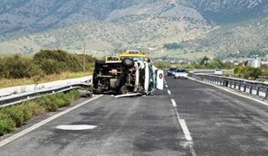 Ανατροπή φορτηγού στο δρόμο Λάρισας - Τρικάλων