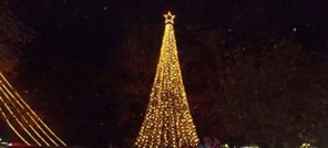 Τα Χριστούγεννα "προσγειώθηκαν" στην κεντρική πλατεία της Λάρισας