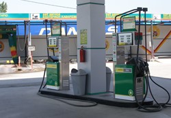 Πλαφόν σε καύσιμα, τρόφιμα ετοιμάζει η κυβέρνηση για την ακρίβεια του πολέμου