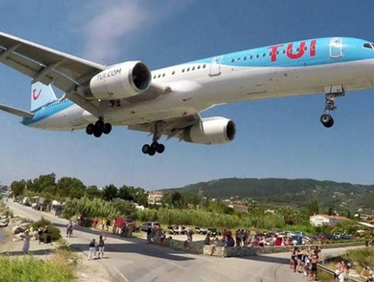 Νωρίτερα φέτος η τουριστική σεζόν – 10% πάνω οι αεροπορικές θέσεις