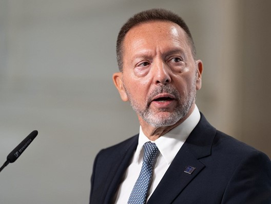 Στη Λάρισα προσκεκλημένος του ΣΘΕΒ ο Γιάννης Στουρνάρας