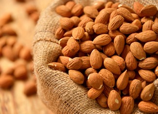 Στοχευμένες κλοπές σε αποθήκες αμυγδάλου στα Τέμπη