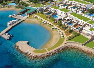 Το στοίχημα των 4 δισ. στον ακριβό τουρισμό