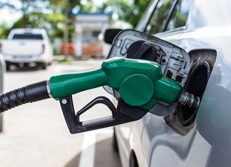 Ο κορωνοϊός ρίχνει την τιμή της βενζίνης