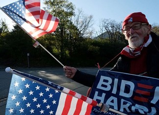 Νίκη Μπάϊντεν βλέπουν τώρα οι στοιχηματικές 