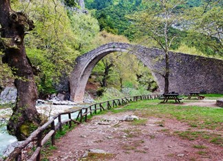 Αναμένοντας Αμερικανούς τουρίστες στη Θεσσαλία