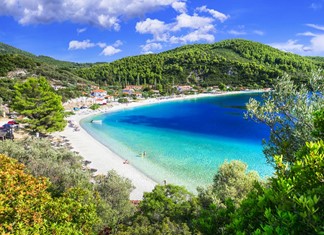 Η Σκόπελος εντυπωσίασε την Daily Telegraph