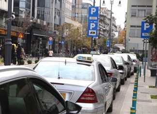 Λάρισα: Μεροκάματο της πείνας για τους ταξιτζήδες