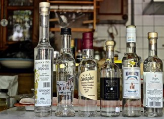 Τσίπουρο: Η εμφιάλωση αντίδοτο στη νοθεία