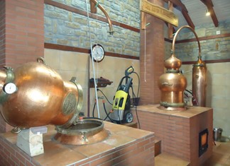 Εμφύλιος αμβυκούχων με ασφαλιστικά στη Λάρισα