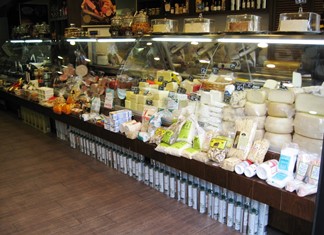 Η φέτα το 25% του τζίρου των τυριών στα S/M