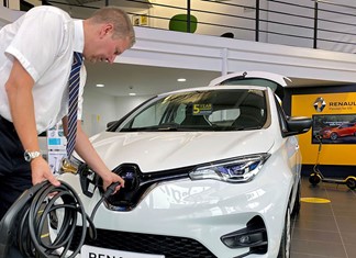 Η έλλειψη chips φρενάρει την παραγωγή Ι.Χ.