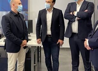 Τρίκαλα: Στα γραφεία της Plushost ο Κυριάκος Πιερρακάκης