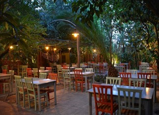 Προς επέκταση του ωραρίου κατά μια - δύο ώρες σε εστιατόρια - ταβέρνες