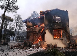 Ενισχύσεις έως 150.000 ευρώ για καμένα σπίτια