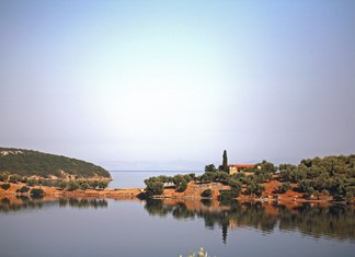 Επιμένει για κατασκηνώσεις αντί πεντάστερου η Παπανάτσιου για τον Αλατά