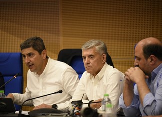 Το σφιχταγκάλιασμα έκαψε τον Αγοραστό