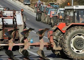 Μπλόκο στον Ε65 από τους αγρότες της Καρδίτσας