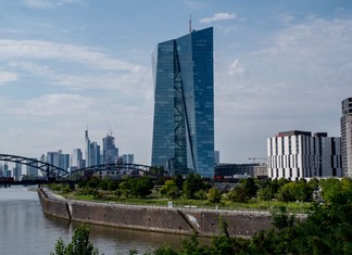 Νέα μείωση των επιτοκίων βλέπει ο διοικητής της Τράπεζας της Ελλάδος