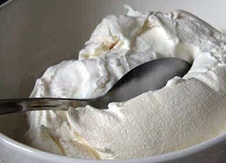 Μετά τη φέτα από τους Καναδούς οι Τσέχοι απειλούν τώρα το ελληνικό γιαούρτι