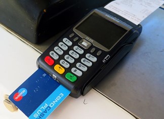 Κάτω οι τιμές στα καταστήματα για πληρωμή εκτός POS