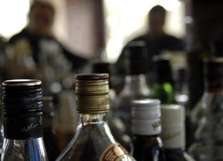 Μεγάλη εταιρεία αλκοολούχων διακινούσε νοθευμένα ποτά