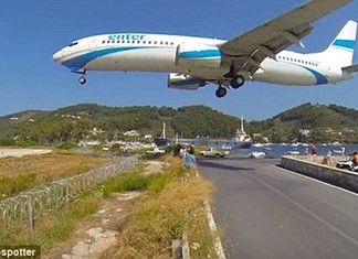 Στον αέρα η συμφωνία για τα 14 αεροδρόμια- Κίνδυνος να χαθεί η σεζόν