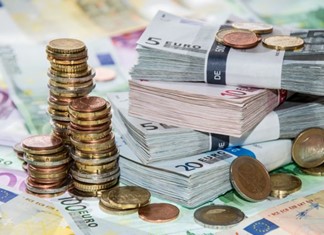  Υπερπλεόνασμα εις βάρος της οικονομίας