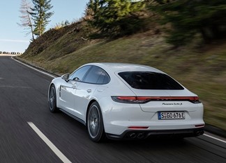 Άνοδος πωλήσεων για πολυτελή αυτοκίνητα