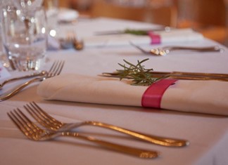 Πέντε Έλληνες επιχειρηματίες θα συνφάγουν με την Μέρκελ