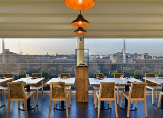 Έπιπλα από αγριαγκινάρα Βελεστίνου στο εστιατόριο Selfridges του Λονδίνου