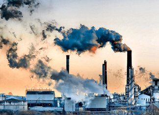 Υποδιπλασιάστηκαν οι εργαζόμενοι στη Βιομηχανία της Ελλάδας