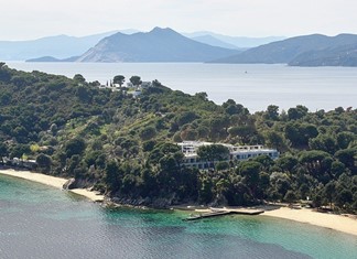 Σκιάθος: Ο Χατζηδάκης στέλνει επιθεωρητές για το πεντάστερο